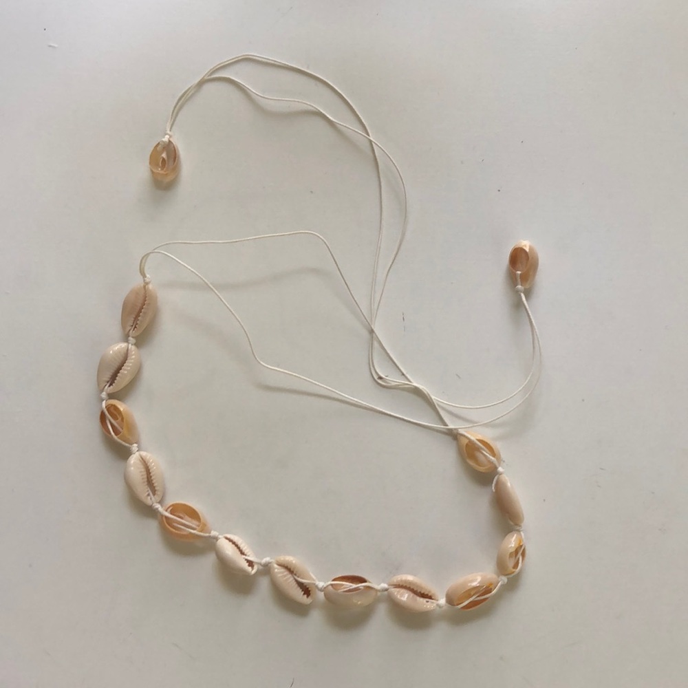 Cute shell necklace/choker